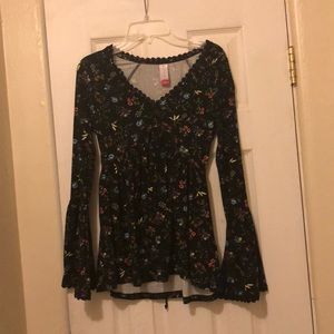 5/20 black baby doll top with floral print